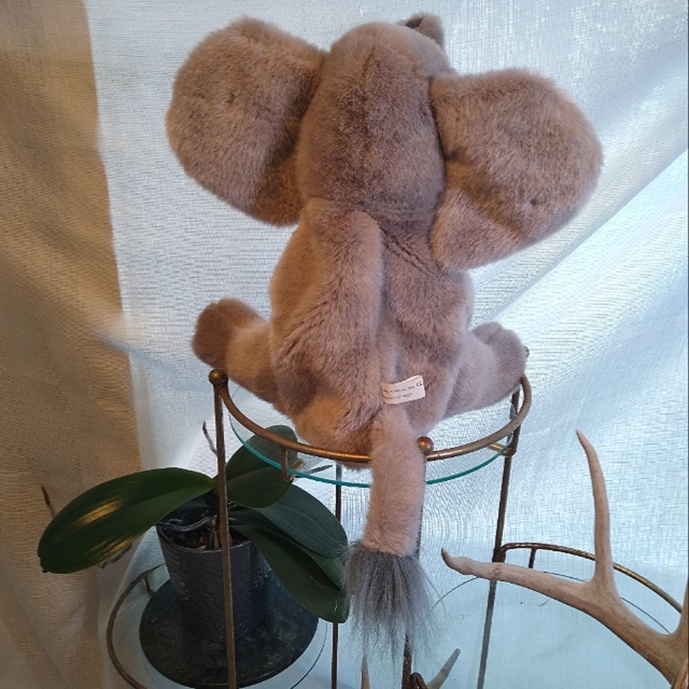 Fuzzy Elephant Puppet 🐘🩶 - Picture 3 of 5